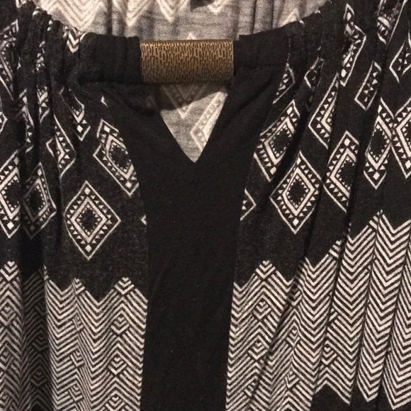 Black tank top - Picture 3 of 3